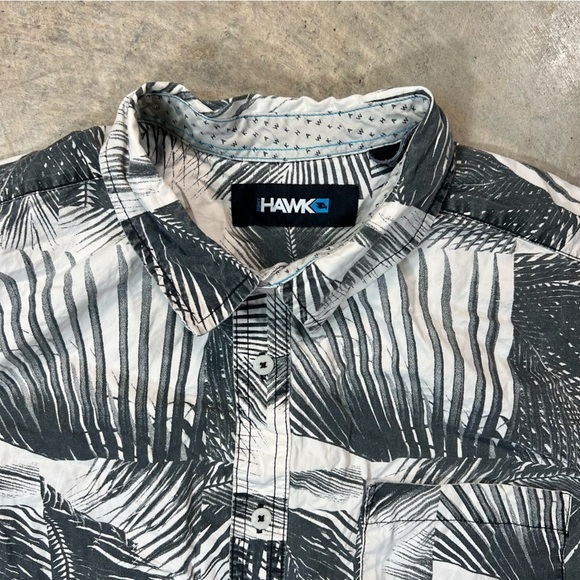 HAWK Cream Short Sleeve Button Down w Grey Foliage Print Size Medium - Picture 4 of 8